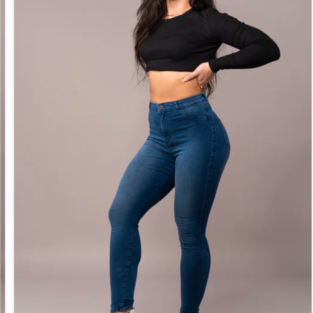 Blue Skinny Jeans with High Waist and Form-Fitting Silhouette
